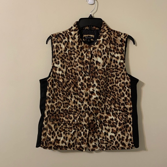 NEW DIRECTIONS Snap Up Front Vest size Medium - Picture 3 of 16